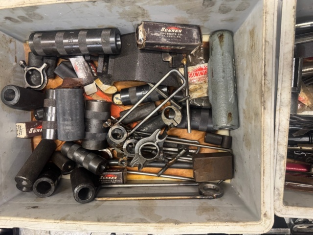 1373458-15 Honingsmaskin med tillbehör – Sunnen MBC-1802 inkl. verktyg och slipstavar