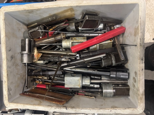 1373458-16 Honingsmaskin med tillbehör – Sunnen MBC-1802 inkl. verktyg och slipstavar