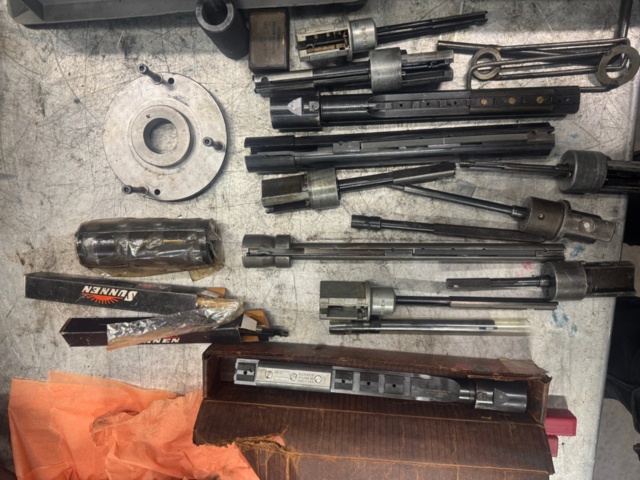 1373458-17 Honingsmaskin med tillbehör – Sunnen MBC-1802 inkl. verktyg och slipstavar