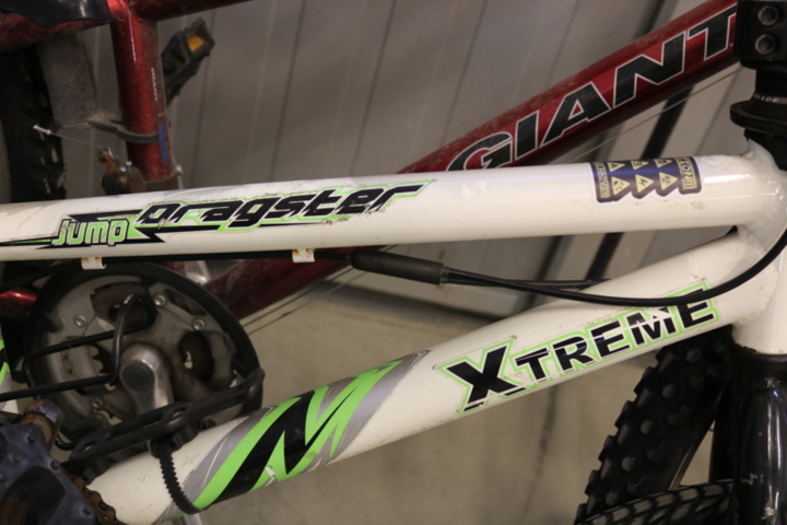 1416696-3 2 st Cyklar (Reparationsobjekt)