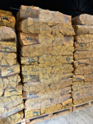 1436231-3 7 pallar björkved (Ca 455st 40L säckar)