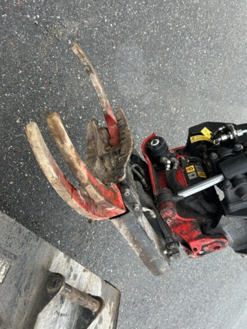 1423471-76 Bandgrävare med tiltrotator och planeringsskopa - CAT 307,5 -2021