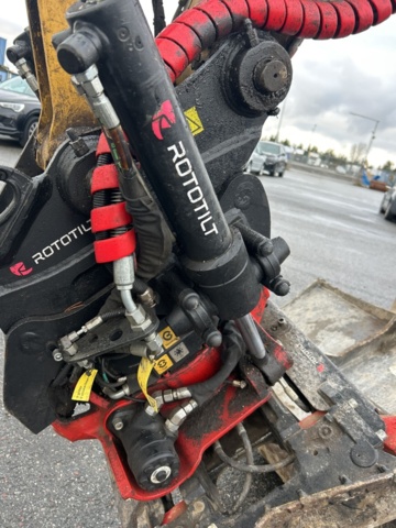 1423471-78 Bandgrävare med tiltrotator och planeringsskopa - CAT 307,5 -2021