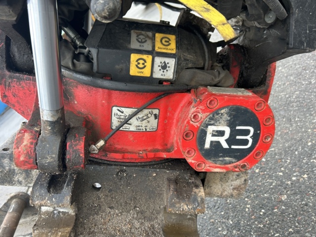 1423471-80 Bandgrävare med tiltrotator och planeringsskopa - CAT 307,5 -2021