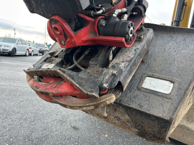 1423471-75 Bandgrävare med tiltrotator och planeringsskopa - CAT 307,5 -2021