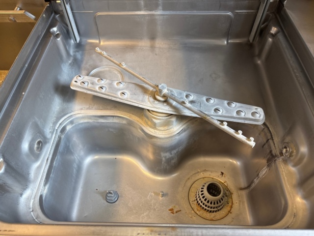 1442135-3 Electrolux dishwasher with loading and unloading benches