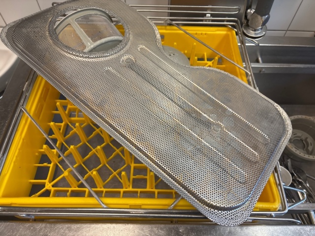 1442135-4 Electrolux dishwasher with loading and unloading benches