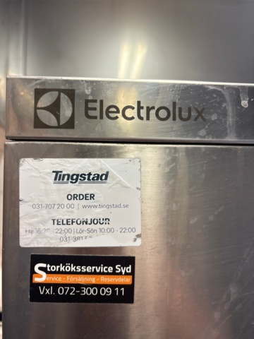 1442135-7 Electrolux dishwasher with loading and unloading benches