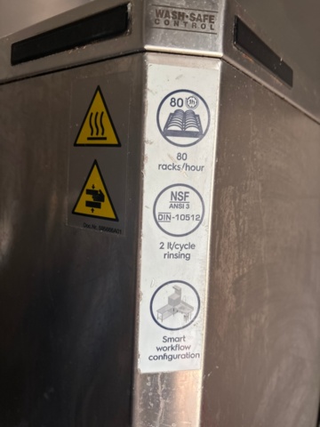 1442135-8 Electrolux dishwasher with loading and unloading benches