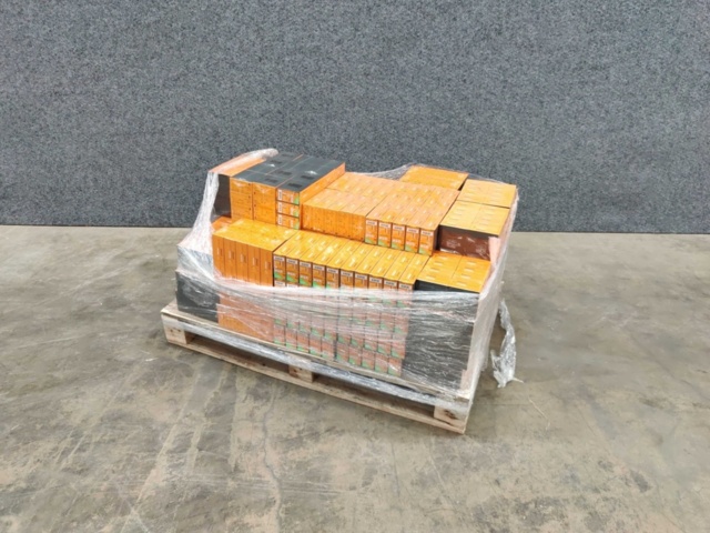 1444534-1 Ca 800 st Förpackningar Träskruv Prof 3,5x20 mm