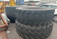 1423476 Uppsättning begagnade däck till hjullastare