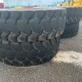1423476-2 Set of used wheel loader tires