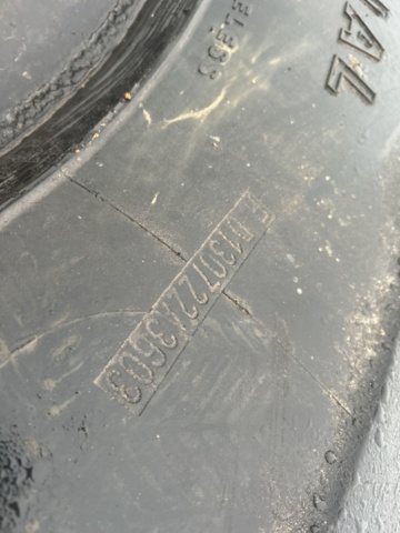 1423476-16 Set of used wheel loader tires