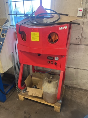 1420258-1 Verkstadstvätt med värmare