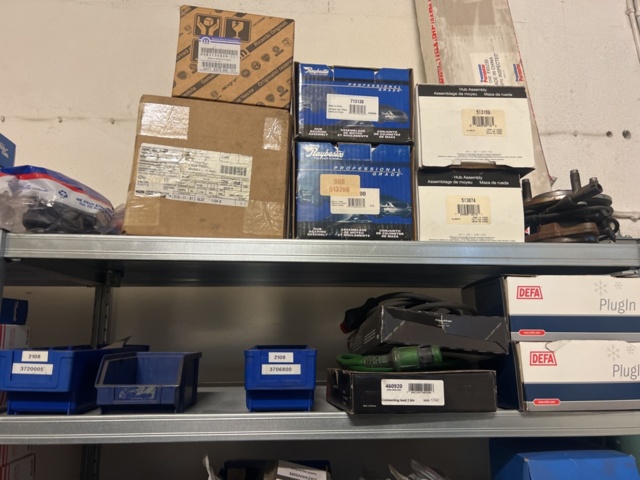 1420288-5 Plåthyllor 7 sektioner med innehåll - Reservdelar