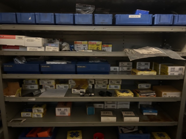 1420288-16 Plåthyllor 7 sektioner med innehåll - Reservdelar