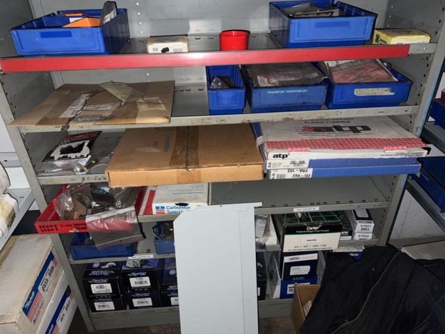 1420288-17 Plåthyllor 7 sektioner med innehåll - Reservdelar