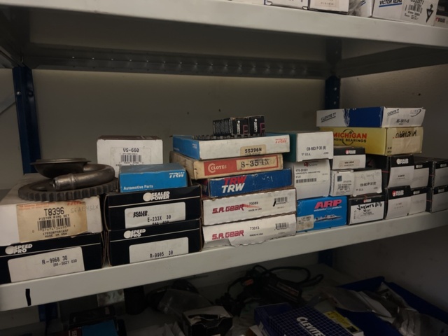 1420288-20 Plåthyllor 7 sektioner med innehåll - Reservdelar