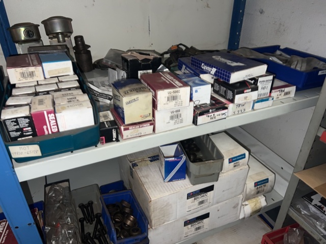 1420288-21 Plåthyllor 7 sektioner med innehåll - Reservdelar