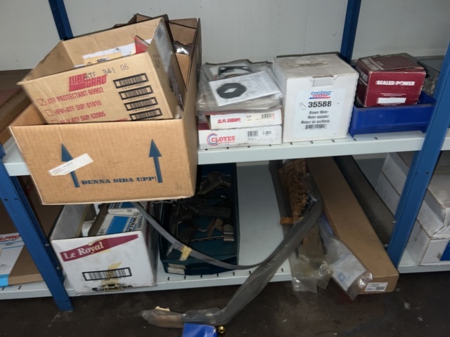 1420288-23 Plåthyllor 7 sektioner med innehåll - Reservdelar