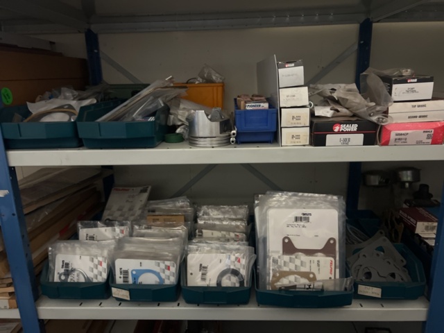 1420288-24 Plåthyllor 7 sektioner med innehåll - Reservdelar