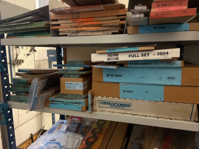 1420288-27 Plåthyllor 7 sektioner med innehåll - Reservdelar