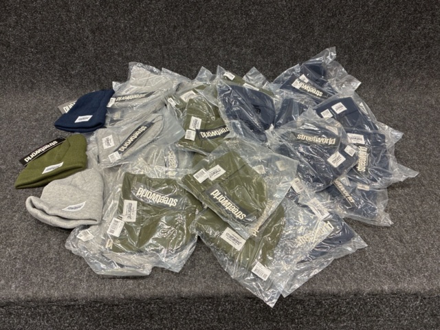 1446466-7 45 st mössor Streetworld, one size