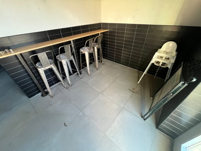 1423926-2 Restauranginredning, bord, stolar bänkar