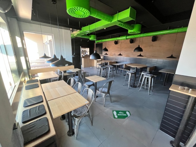 1423926-1 Restauranginredning, bord, stolar bänkar