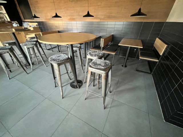 1423926-3 Restauranginredning, bord, stolar bänkar