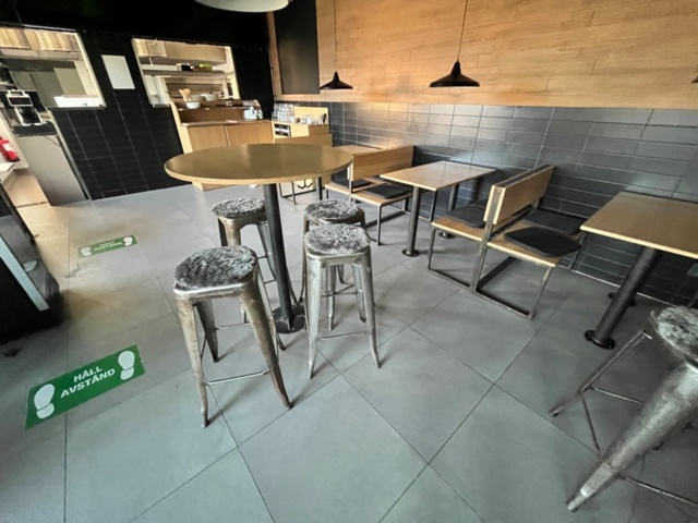 1423926-4 Restauranginredning, bord, stolar bänkar