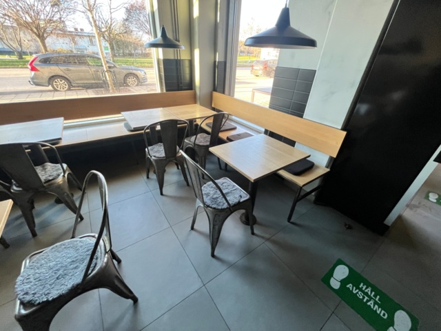 1423926-5 Restauranginredning, bord, stolar bänkar