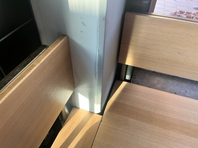 1423926-8 Restauranginredning, bord, stolar bänkar