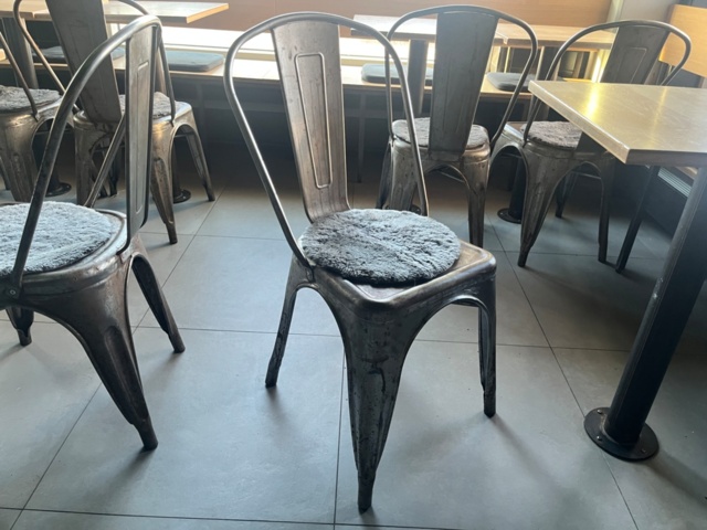 1423926-9 Restauranginredning, bord, stolar bänkar