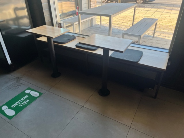 1423926-12 Restauranginredning, bord, stolar bänkar