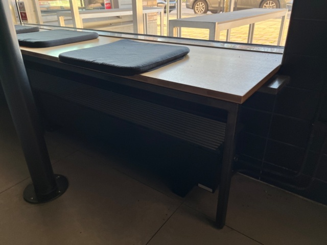 1423926-13 Restauranginredning, bord, stolar bänkar