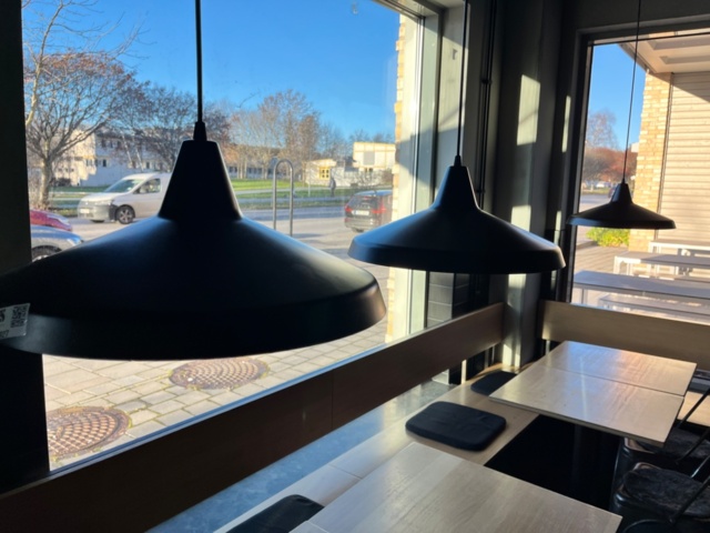 1423927-1 Lampor och belysning i lokal