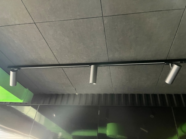 1423927-5 Lampor och belysning i lokal