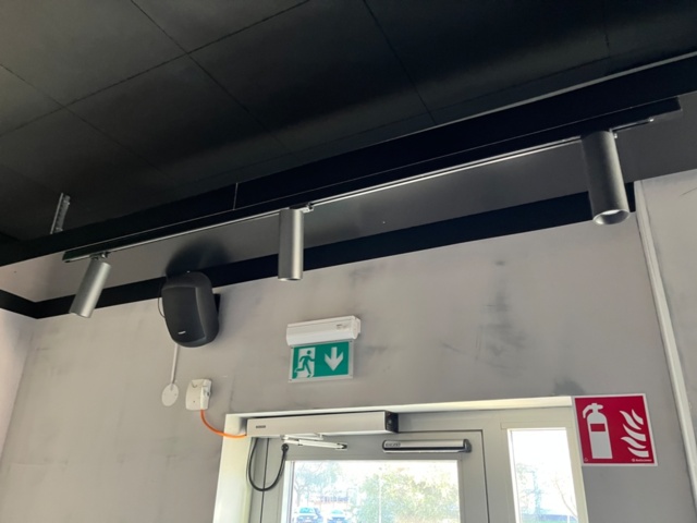 1423927-6 Lampor och belysning i lokal