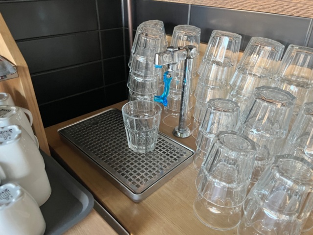 1423930-4 Vatten/bestick/skräpstation