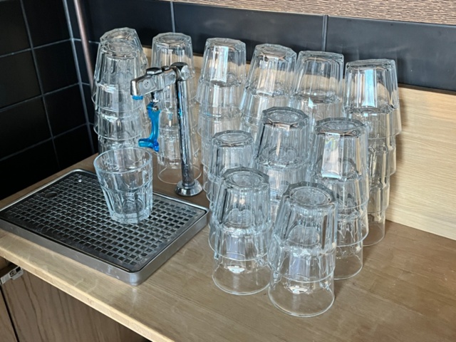 1423930-8 Vatten/bestick/skräpstation