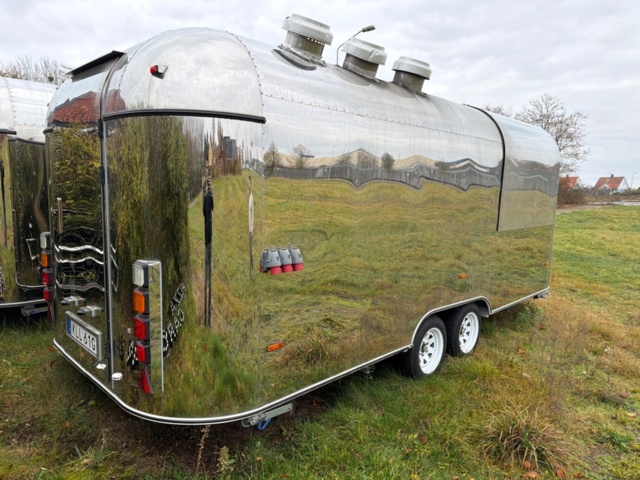 1446884-3 Fullutrustad matvagn / pizzavagn, liknande Airstreamer - 2021