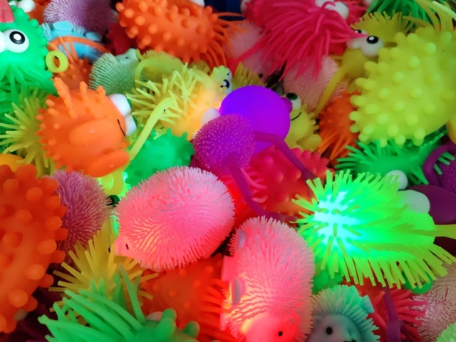 1442904-6 Sortiment med blinkande leksaker