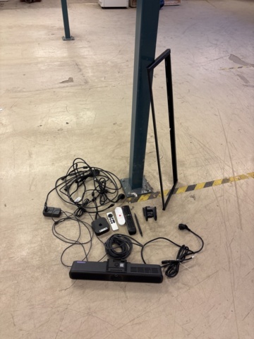 1443694-11 98" Interaktiv pekskärm med konferensutrustning och tillbehör - Clevertouch Pro Series 3