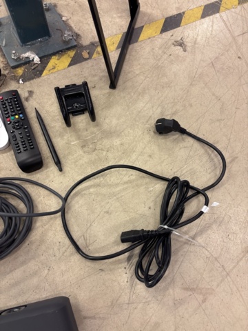 1443694-13 98" Interaktiv pekskärm med konferensutrustning och tillbehör - Clevertouch Pro Series 3