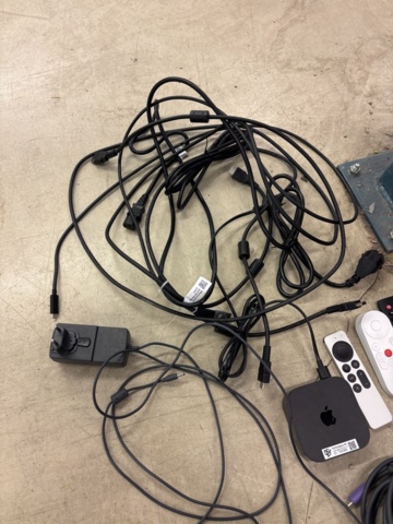 1443694-14 98" Interaktiv pekskärm med konferensutrustning och tillbehör - Clevertouch Pro Series 3