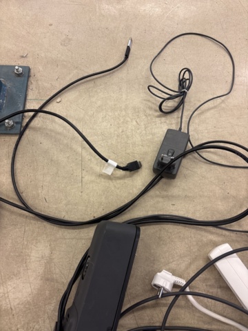 1443695-14 98" Interaktiv pekskärm med konferensutrustning och tillbehör - Clevertouch Pro Series 3