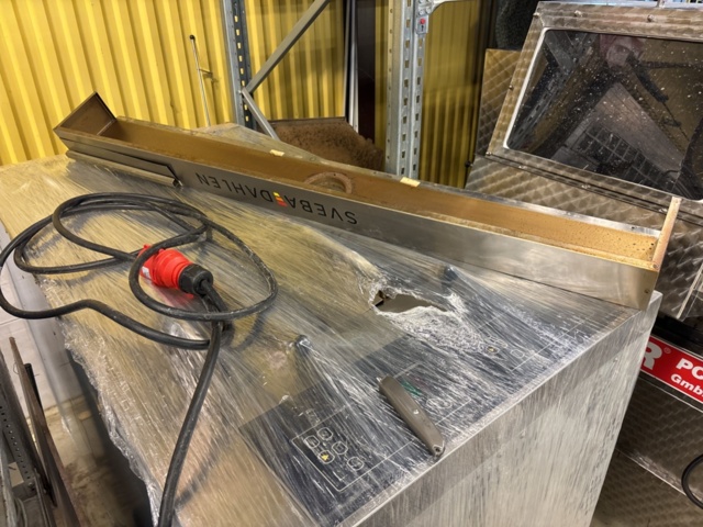 1409360-7 Pizzaugn med 2 däck, och underrede på hjul - Sveba Dahlen DC-22EP