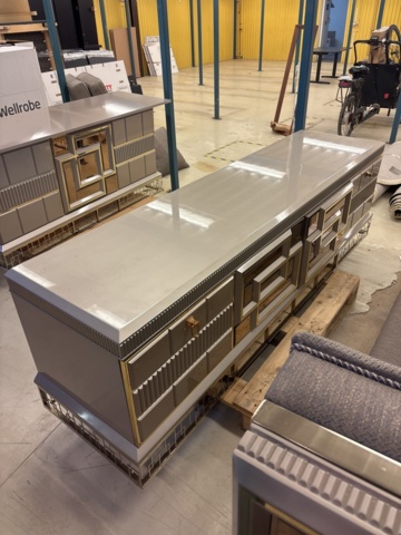 1443703-12 Diverse möblemang/inredning - soffor, byrå, bord