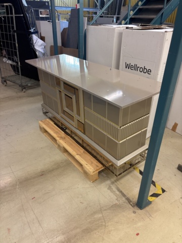 1443703-19 Diverse möblemang/inredning - soffor, byrå, bord